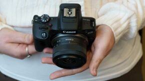 Canon EOS R100 top view