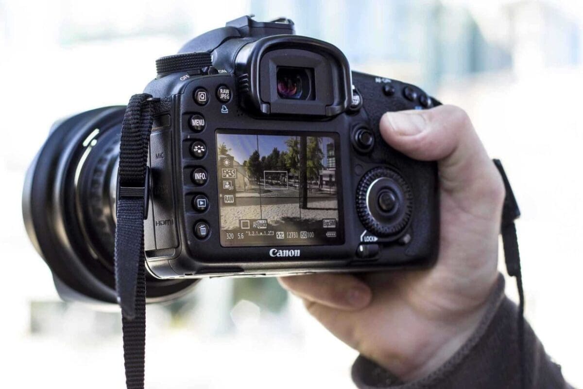 photographer_camera_autofocus-1702015_1920