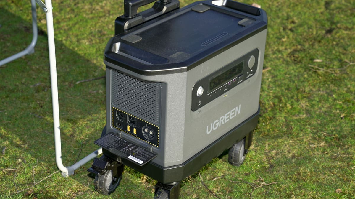 Ugreen Portable Power Station PowerRoam 2200 review